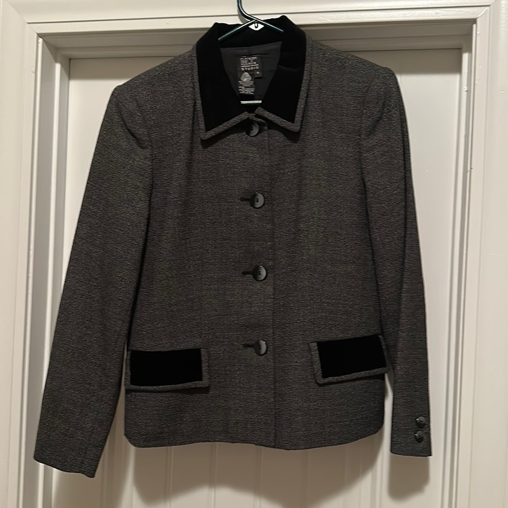 MT Studio size 6 suit with size 6 skirt